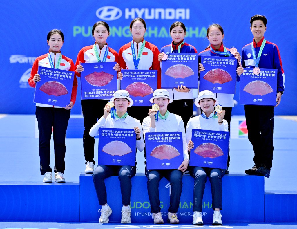 韩国选手在射箭比赛中夺得银牌