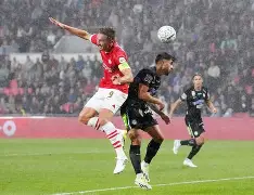 格雷瑟茨尼输球，遇到巨大挑战